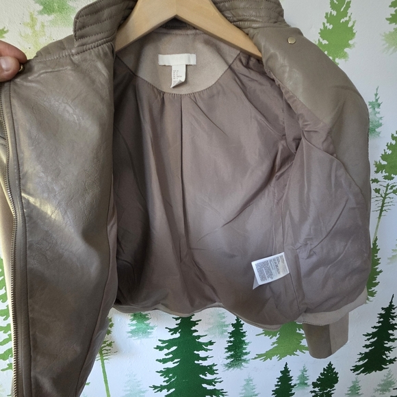 Stylish H&M Faux Leather Tan Women's Jacket - Picture 4 of 10